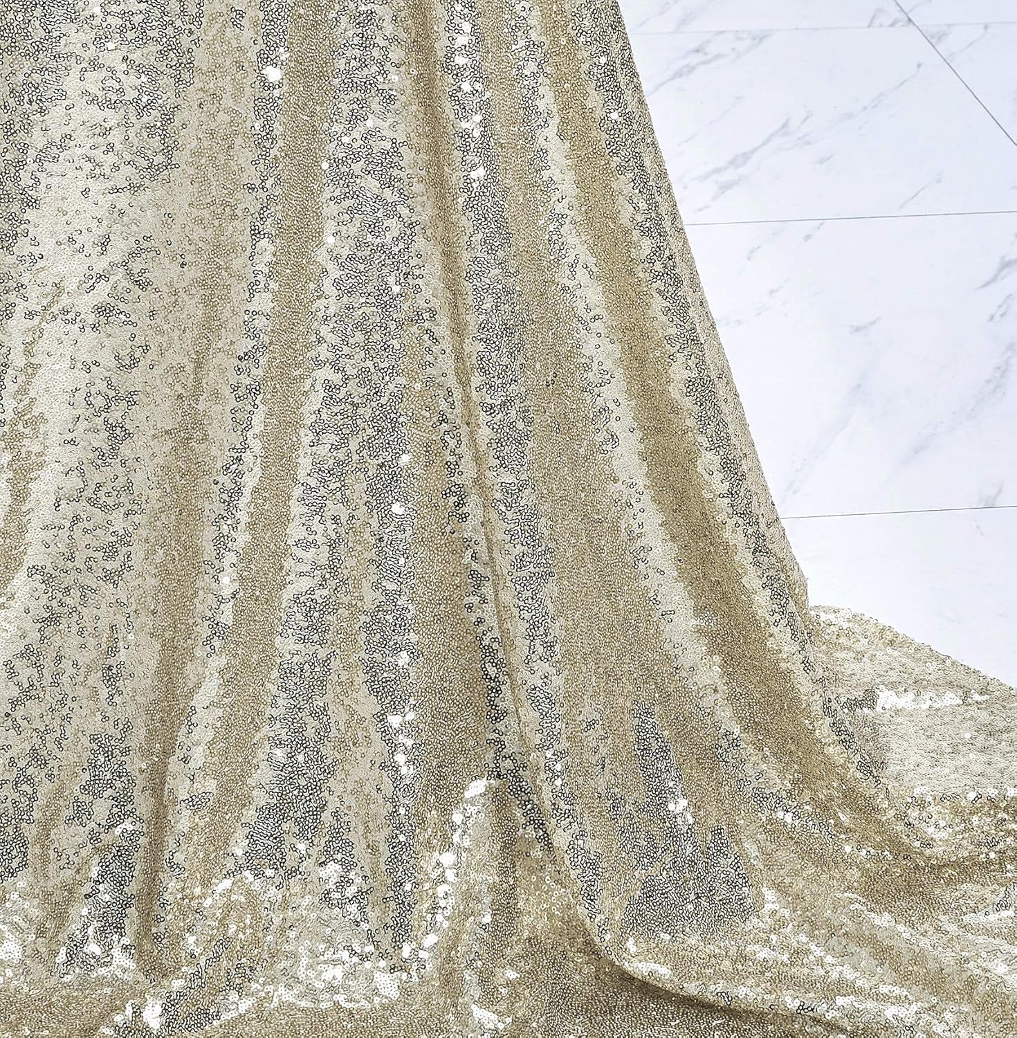 50 Inch round Sequin Tablecloth Champagne, Glitter Tablecloth for Bridal Shower Decorations, Birthday, Wedding, Dessert, Banquet（50 Inch Round, Champagne）