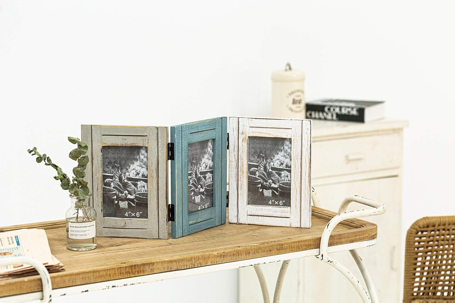 Rustic 3 Picture Frame 4X6 Triple Hinged Distressed Photo Frame for Tabletop Display, Picture College Frame Present for Holiday, Festival, Christmas